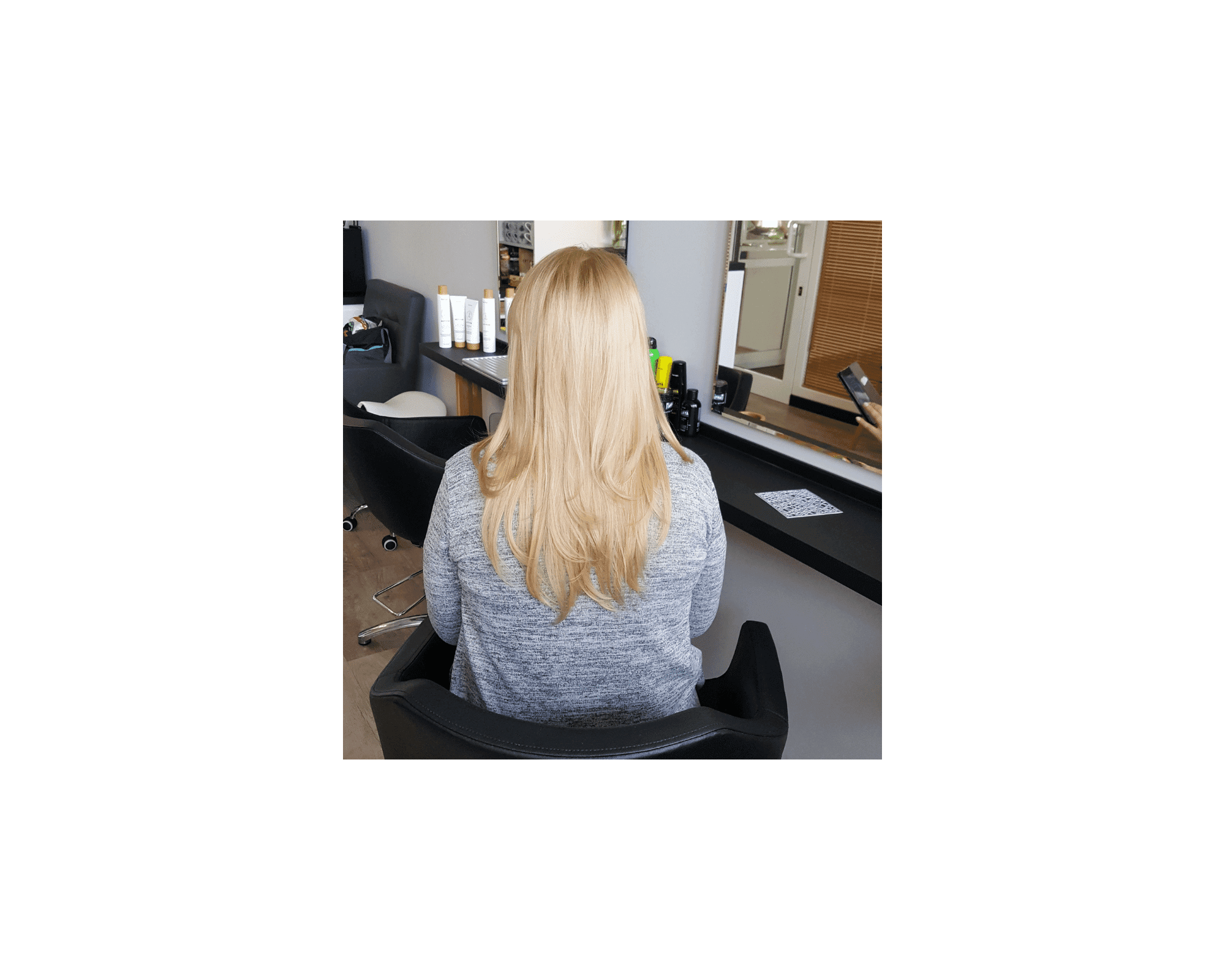 Dekoloryzacja odrostu z kolorem jednolitym i cieniowanie. włosów