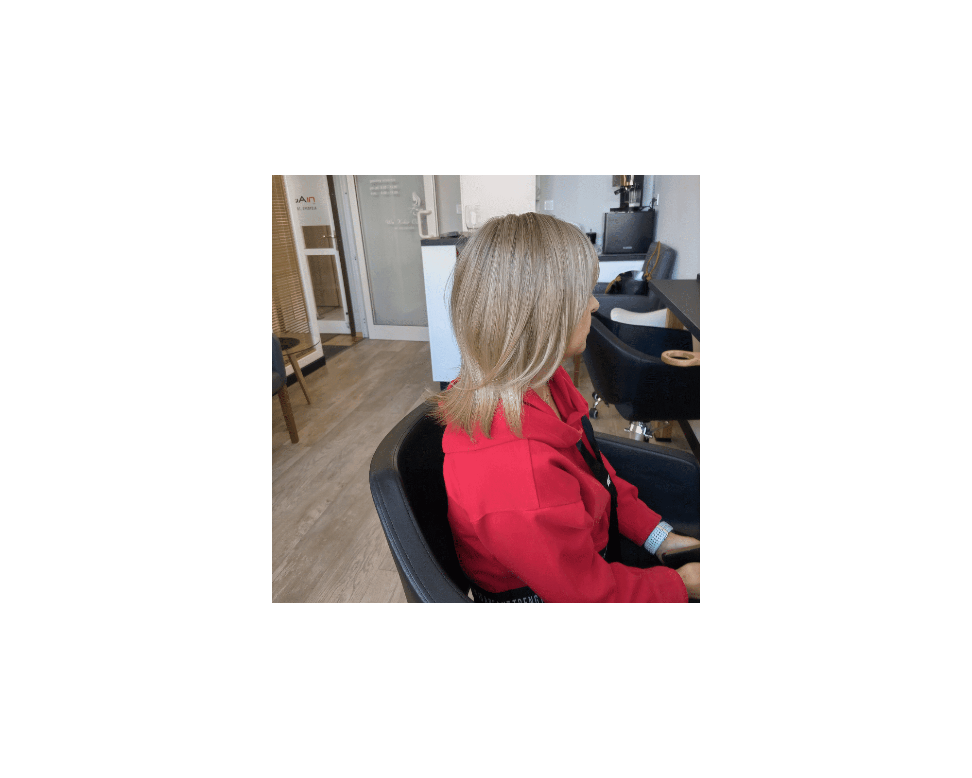 Koloryzacja rozjaśniająca włosy.