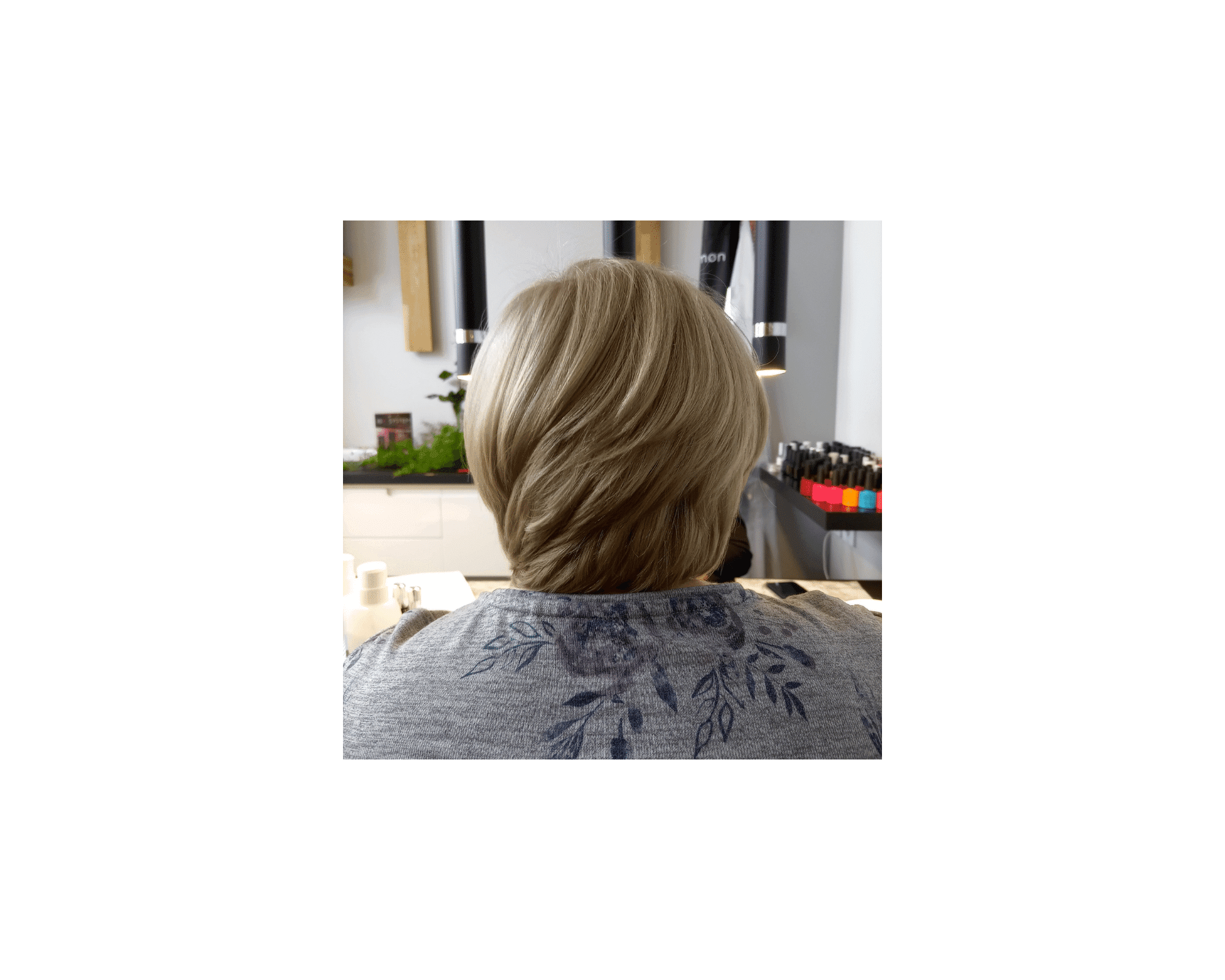 Kolor jednolity i cieniowanie włosów krótkich.