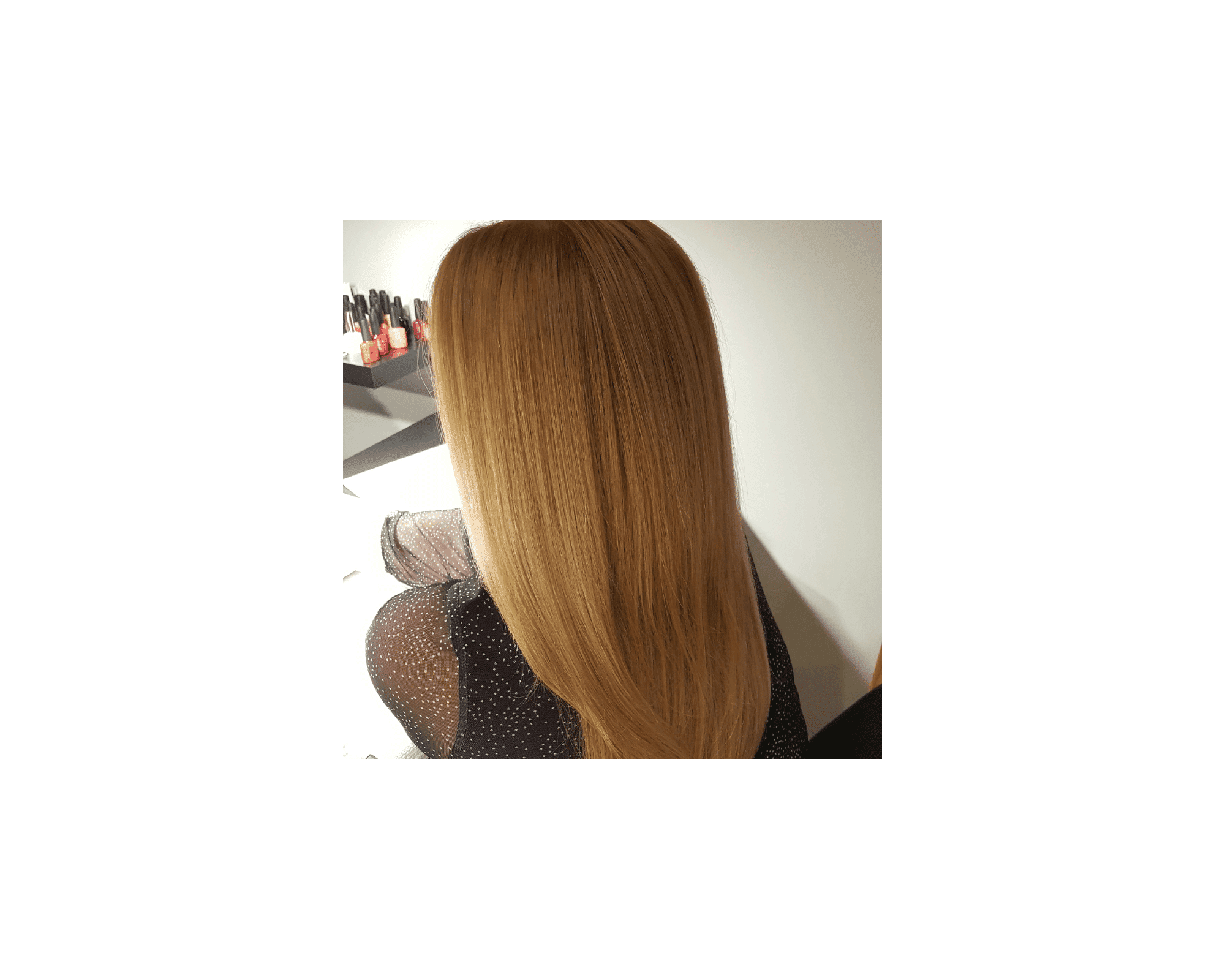 Koloryzacja jednolita w złotym odcieniu.